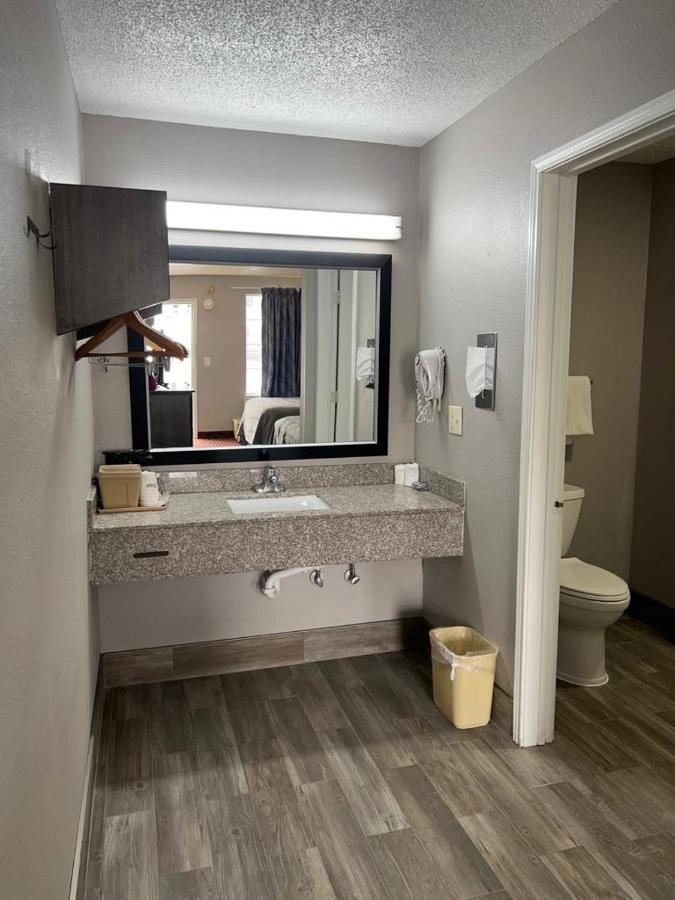 Key West Inn - Tuscumbia Экстерьер фото