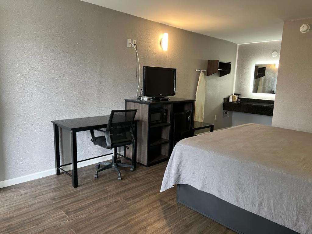 Key West Inn - Tuscumbia Экстерьер фото